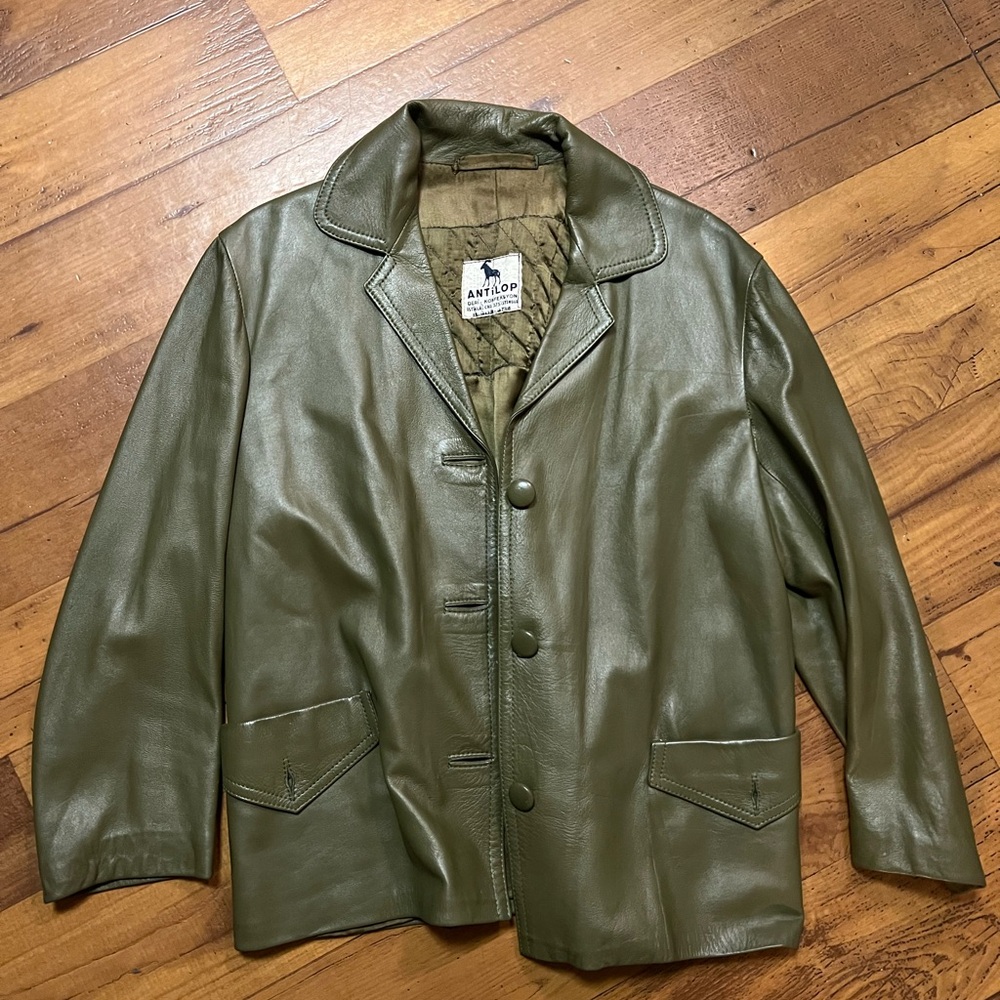 Olive green leather coat women’s size small in great conditions